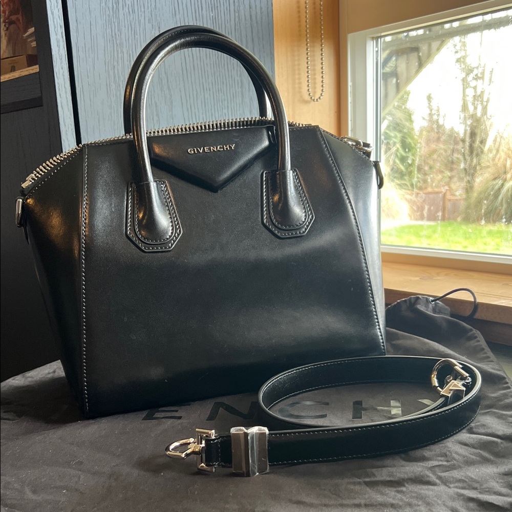 Givenchy Antigona Medium size Leather Tote Black NWOT Dust Bag Included
